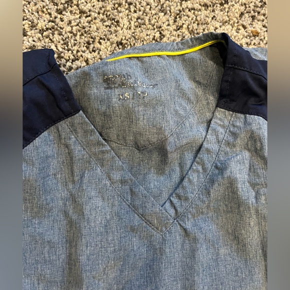 Bundle Mixed Pattern scrub Tops - Picture 6 of 7